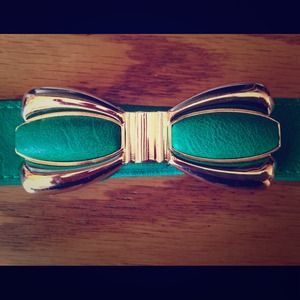 Green bow belt