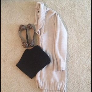 H&M long sweater, nice and warm :)
