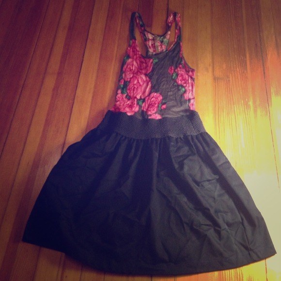Beautiful vintage looking blue dress with flowers