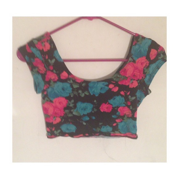 Floral crop top 🌺