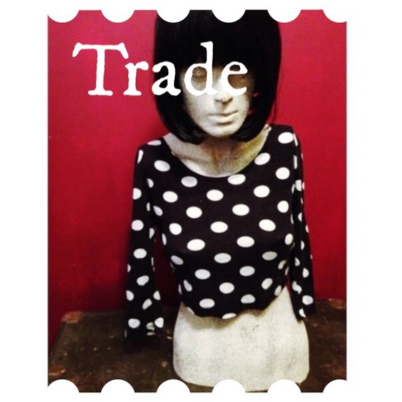 🚫🚫not available🚫Black & White Dot Crop Top