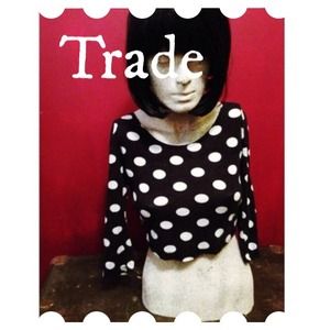 🚫🚫not available🚫Black & White Dot Crop Top
