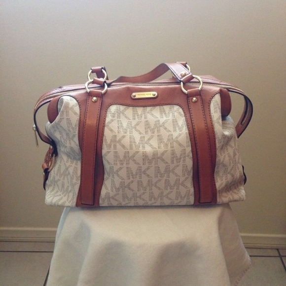 🚫SOLD🚫 Michael Kors large tote! - Picture 1 of 3