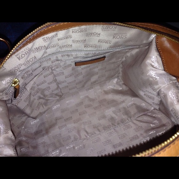 🚫SOLD🚫 Michael Kors large tote! - Picture 3 of 3