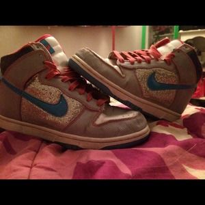 Women's nikes 6.0