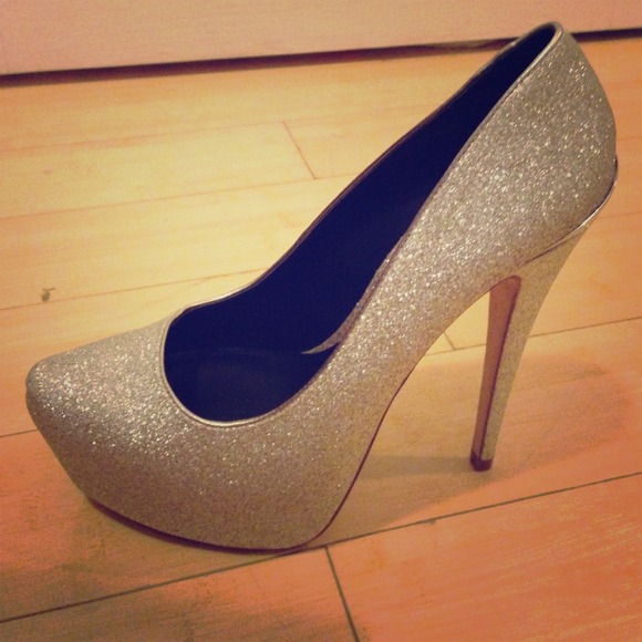Sparkly silver aldo heels, never been worn.