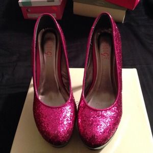 Tickle me pink Glitter pumps💅👠💞