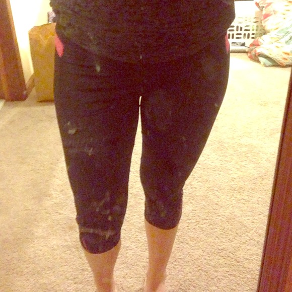 Black & Pink Workout Capris HOLDING