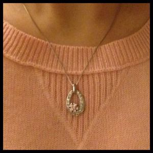 Pretty Flower Pendant Necklace