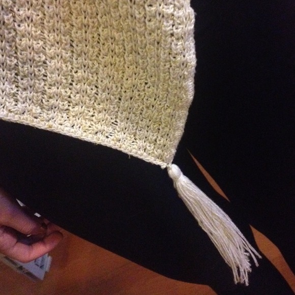 NWOT Elizabeth Gillet poncho w/ tassels - Picture 3 of 3