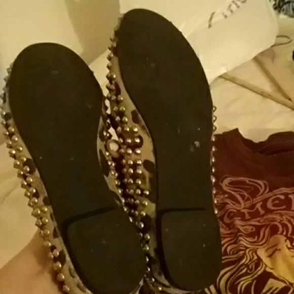 🔥SALE🔥Steve madden gold spiked leopard flats - Picture 4 of 4