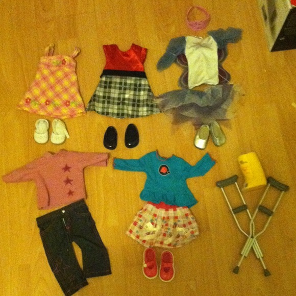 5 outfits and a cast with crutches