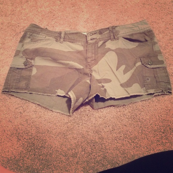 American eagle camo shorts