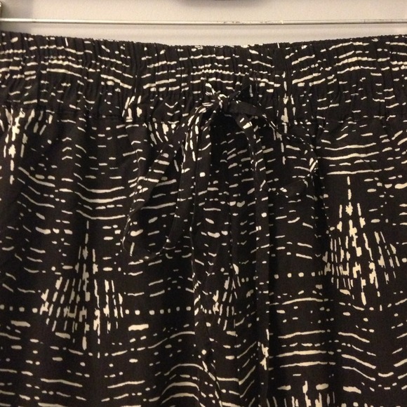 Black and White Printed Joggers - Picture 4 of 4