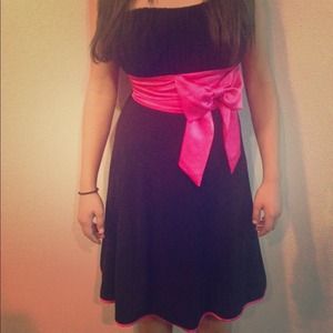 Black and Hot Pink Bow Dress. 🎀