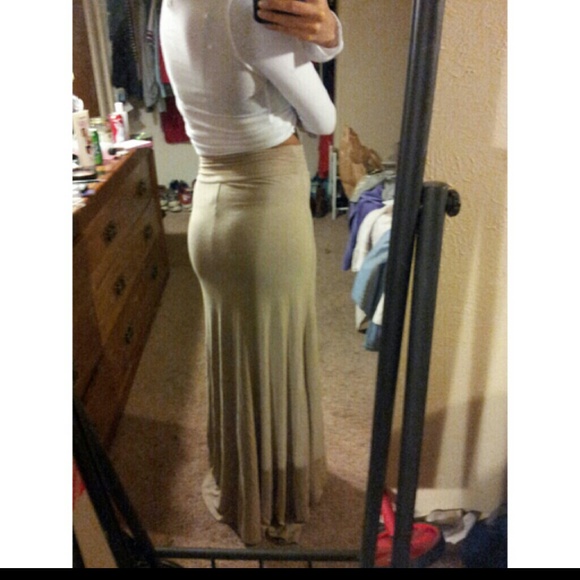 Beige maxi skirt. (: