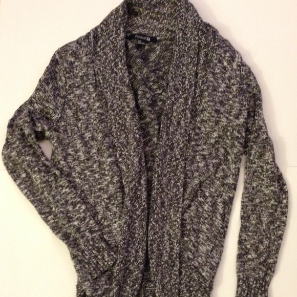 SOLD in bundle!! Forever 21 sweater