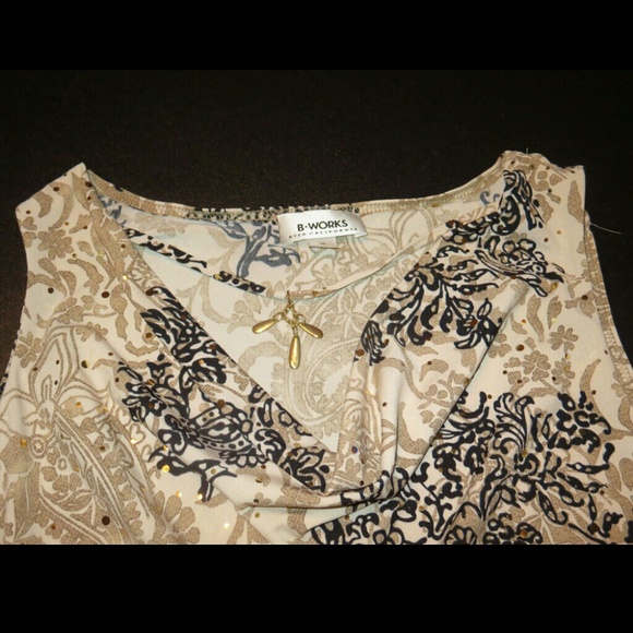 Sleeveless Unique Print Shirt - Picture 3 of 4