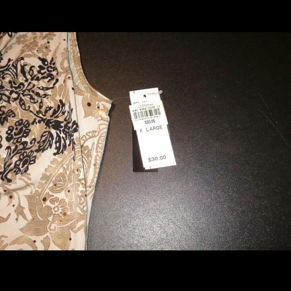 Sleeveless Unique Print Shirt - Picture 4 of 4