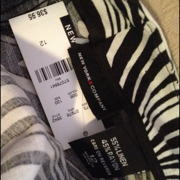 SOLD💋Soft feel skirt/free flowing - Picture 2 of 2