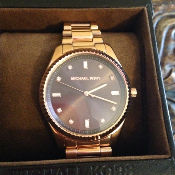 Questions? 😍😍Email poshm09@gmail.com - Picture 3 of 4