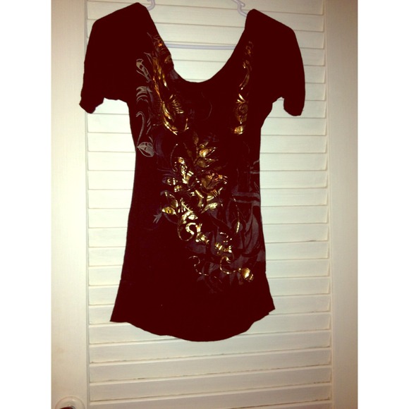 🚫Bundled🚫Fun top with cut out sleeves
