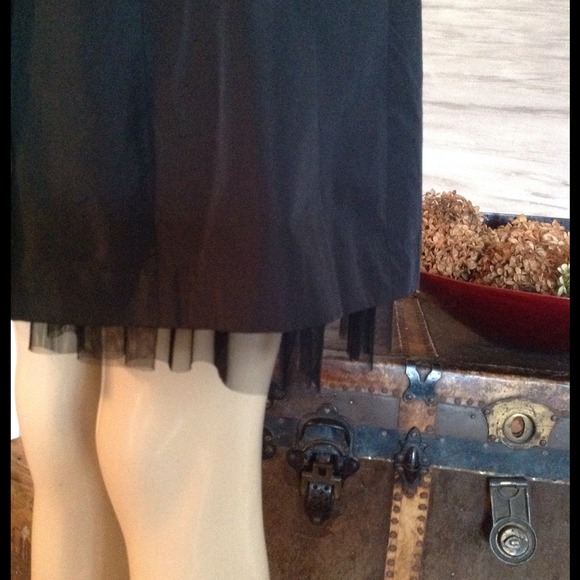 STUNNING BCBG MAX AZRIA DRESS - Picture 3 of 4