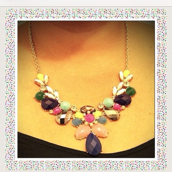 ️🚫SOLD OUT ✨TEARDROP BIB w.matching earrings✨ - Picture 2 of 3