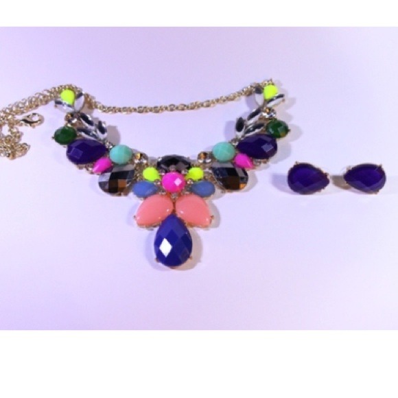 ️🚫SOLD OUT ✨TEARDROP BIB w.matching earrings✨ - Picture 3 of 3