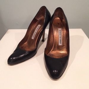 No longer available Black Manolo Blahnik pumps 37