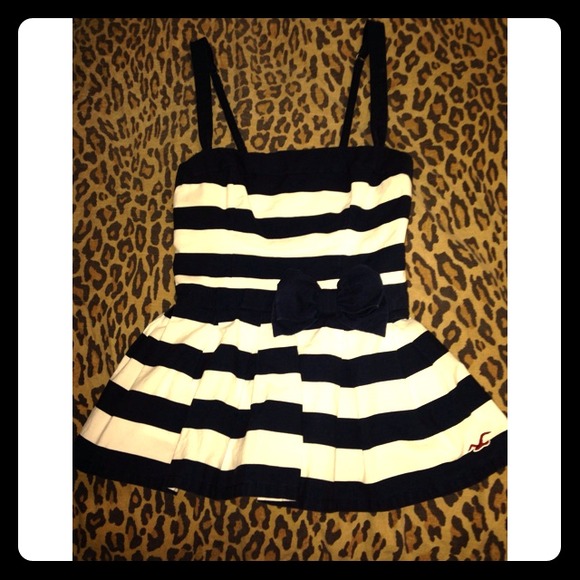 Reserved❌🎀Cute Hollister Top❌