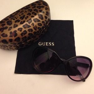 Brand new Guess sunglasses GU 7207 in purple
