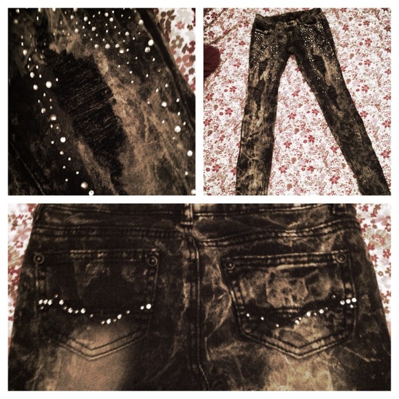 ⛔️SOLD⛔️Charcoal Rhinestone Distressed Skinny Jean - Picture 2 of 2
