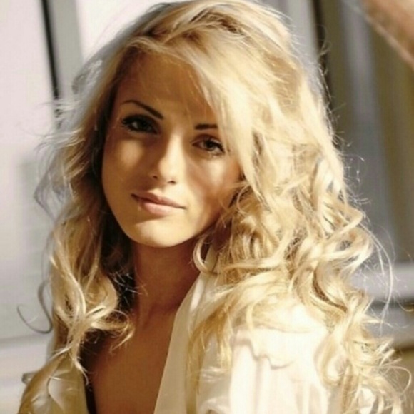 Beauty blondie lace front wig 26 inches long