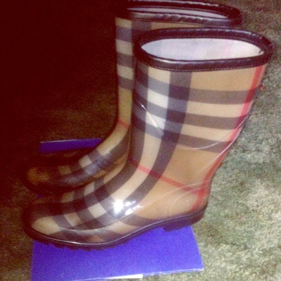 100 percent authentic Burberry boots