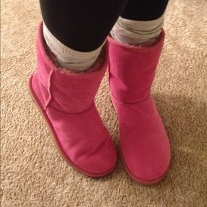 Ugg boots, hot pink, never worn!