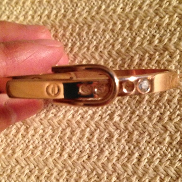 ⚡️SALE⚡️Designer inspired rose gold bangle. - Picture 3 of 4