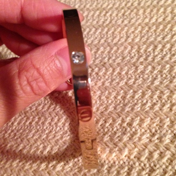 ⚡️SALE⚡️Designer inspired rose gold bangle. - Picture 4 of 4