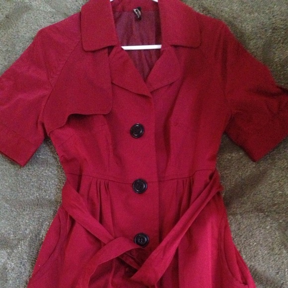 ADORABLE & CUTE Red trench coat - Picture 2 of 3