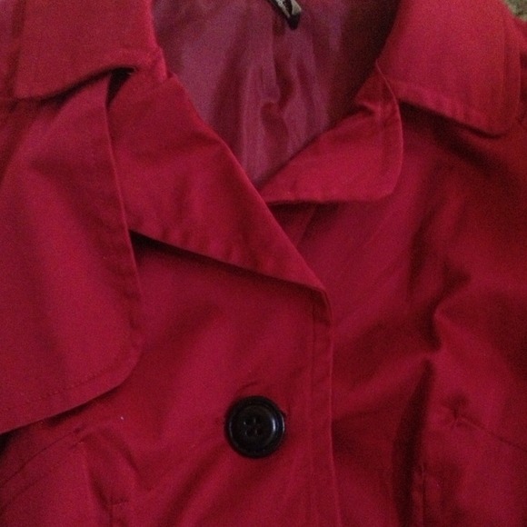 ADORABLE & CUTE Red trench coat - Picture 3 of 3