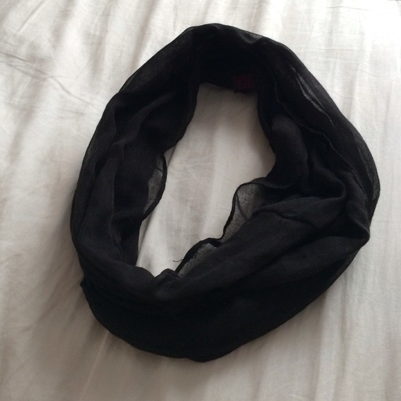 Black infinite/circle scarf