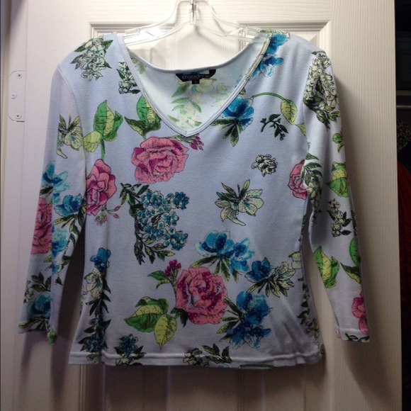 Chaudry KC Sports - Embellished V-neck Tee - Picture 5 of 5