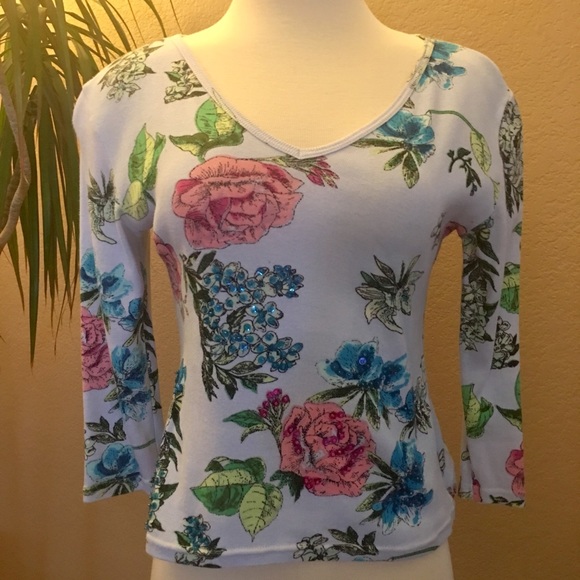 Chaudry KC Sports - Embellished V-neck Tee - Picture 1 of 5