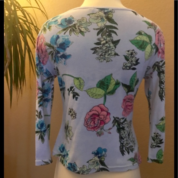 Chaudry KC Sports - Embellished V-neck Tee - Picture 2 of 5