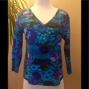 Jasmine KC Sports - Embellished V-neck Tee