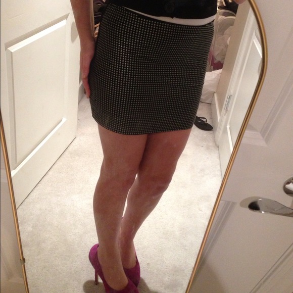 š«Silver studded black mini - Picture 2 of 4