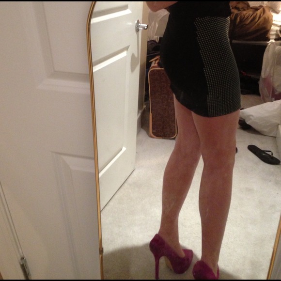 š«Silver studded black mini - Picture 3 of 4