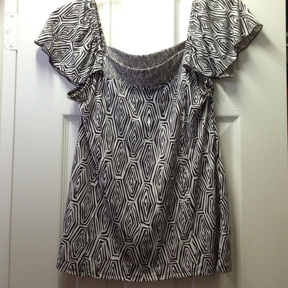 INC. - Tribal Flutter Sleeve Top - Picture 5 of 5
