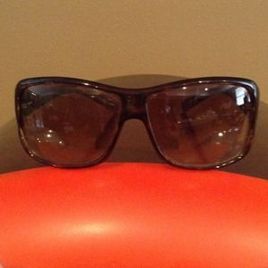 Authentic Gucci sunglasses in brown tortoise