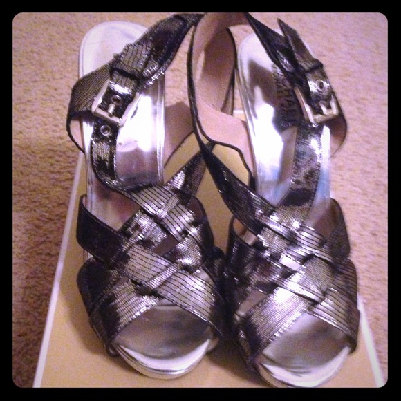 Sold! 💎Michael Kors heels new💎